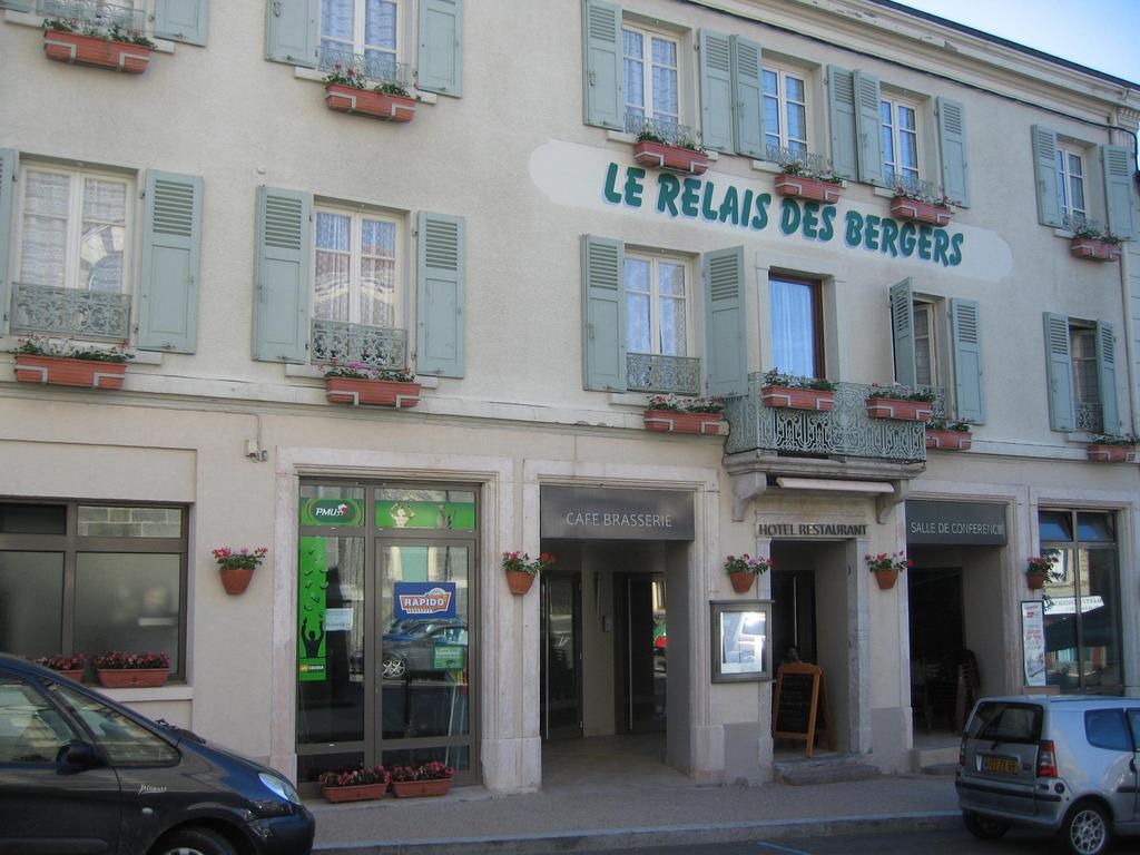 Отель Le Relais Des Bergers Saint-Martin-en-Haut Экстерьер фото